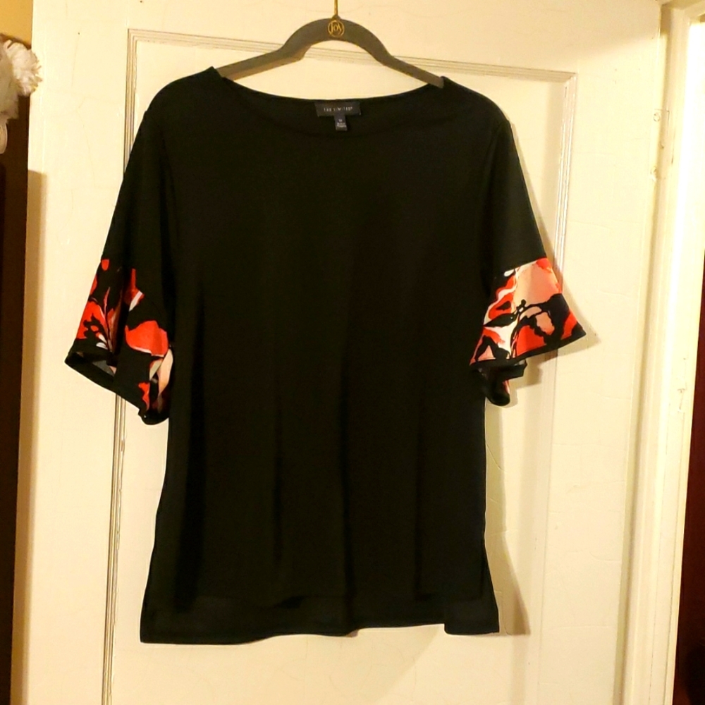 Limited Black Top w/Ruffle Sleeve Med